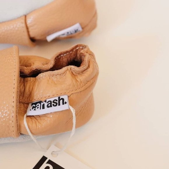 BROWN BABY TODDLER LEATHER SHOES / MOCCASINS - Picture 4 of 5